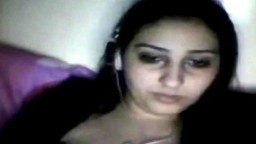 Una beurette marroquí desvela su culo y sus pechos en Cam - Película porno