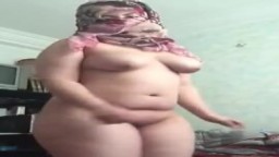 La danza desnuda de una egipcia gorda en la webcam - Vídeo porno
