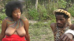 Mujeres de tribus africanas en topless