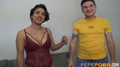 Una joven española tiene sexo con su compañero de piso